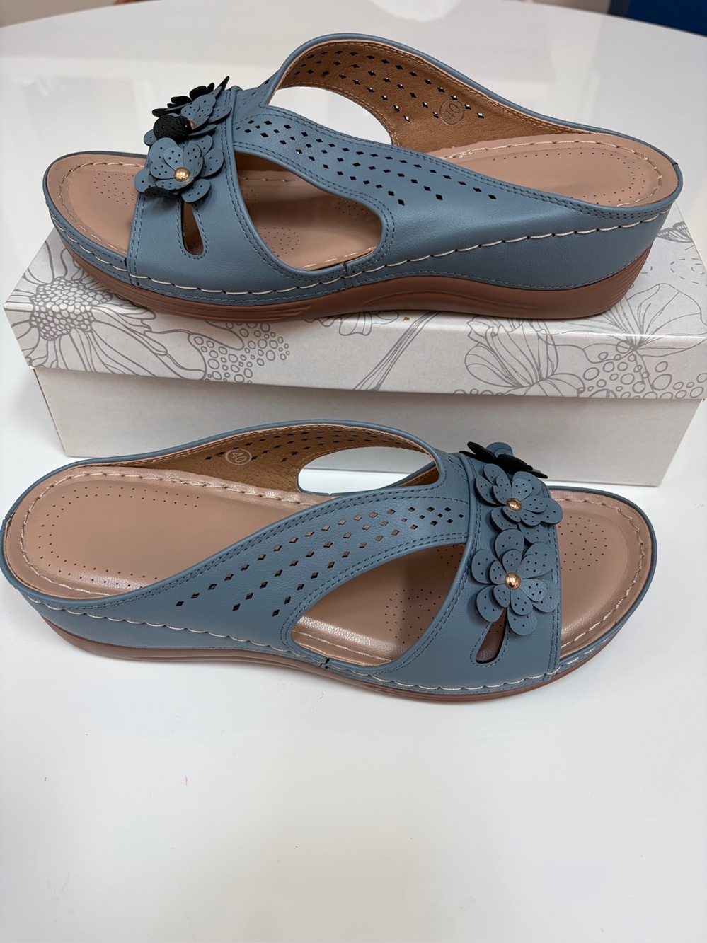#987 Shofoo New With Tags. Women’s Slate Blue Floral Comfort Slide Sandals